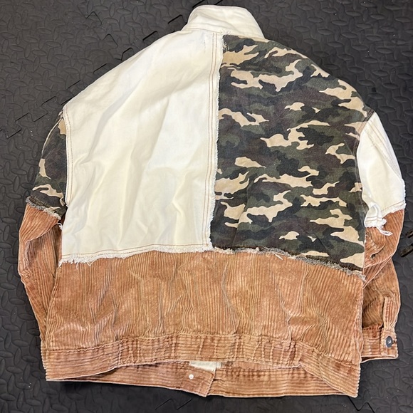 NWOT - Vici Camo Jean Jacket - Picture 2 of 2